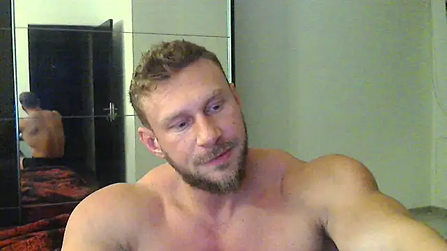 Snapshot of muscularkevin chatting on December 3, 2024, 2:38 pm muscularkevin online show from December 3, 2024, 2:38 pm