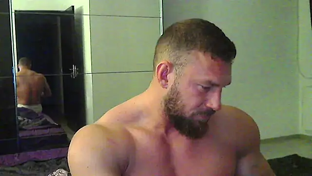 muscularkevin online show from May 5, 2026, 3:03 am