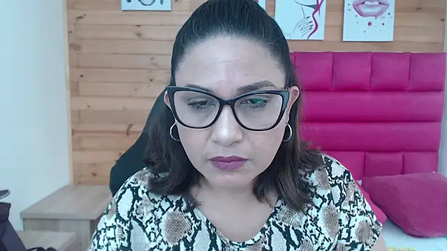 Snapshot of Katha_Marck chatting on December 5, 2024, 2:55 pm Katha Marck online show from December 5, 2024, 2:55 pm