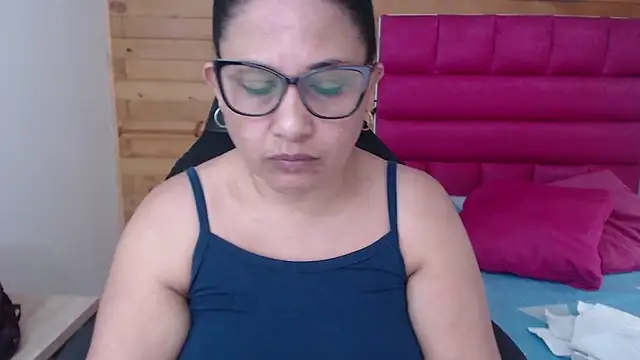 Snapshot of Katha_Marck chatting on December 24, 2024, 3:37 pm Katha Marck online show from December 24, 2024, 3:37 pm