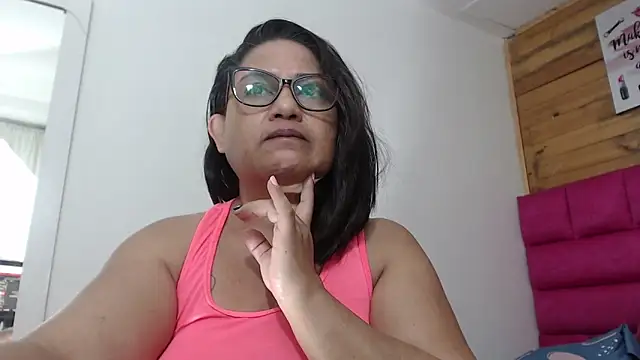 Katha Marck online show from May 3, 2026, 10:43 am