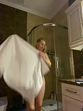 Snapshot of Amazoniiaa chatting on January 15, 2025, 7:44 pm Amazoniiaa online show from January 15, 2025, 7:44 pm