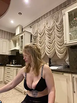 Snapshot of Amazoniiaa chatting on March 8, 2025, 3:56 pm Amazoniiaa online show from March 8, 2025, 3:56 pm