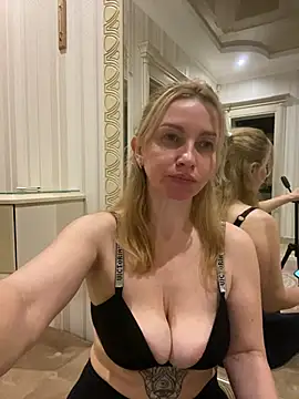 Snapshot of Amazoniiaa chatting on March 19, 2025, 6:34 pm Amazoniiaa online show from March 19, 2025, 6:34 pm