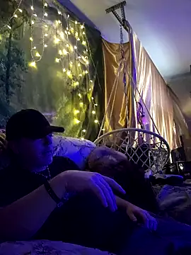 Hotredheadandtoungelasher online show from December 8, 2024, 1:25 pm