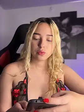 Snapshot of Irisweet_ chatting on September 18, 2025, 2:41 pm Irisweet  online show from September 18, 2025, 2:41 pm