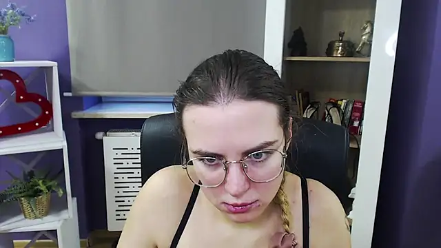 Snapshot of Zoey_Erotic chatting on December 10, 2024, 9:33 am Zoey Erotic online show from December 10, 2024, 9:33 am