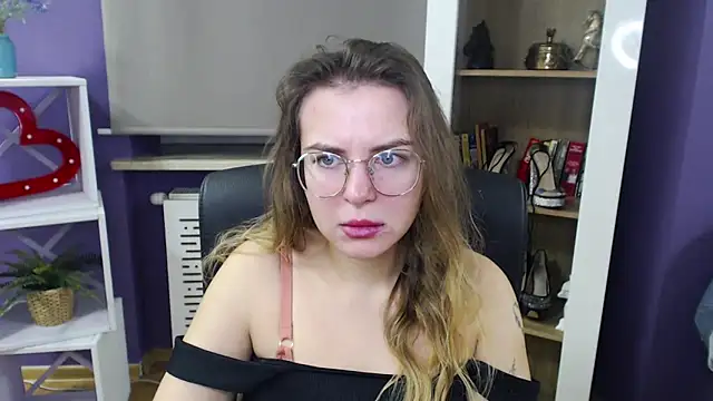 Snapshot of Zoey_Erotic chatting on December 11, 2024, 5:32 am Zoey Erotic online show from December 11, 2024, 5:32 am