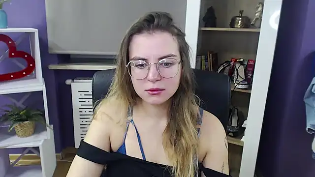 Snapshot of Zoey_Erotic chatting on December 13, 2024, 5:38 am Zoey Erotic online show from December 13, 2024, 5:38 am