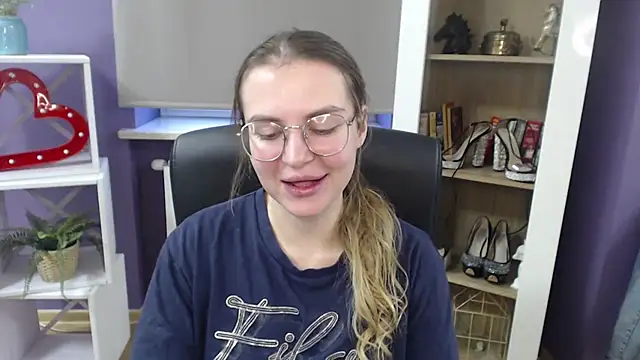 Snapshot of Zoey_Erotic chatting on December 20, 2024, 8:38 am Zoey Erotic online show from December 20, 2024, 8:38 am