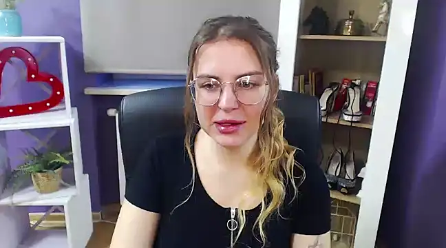 Snapshot of Zoey_Erotic chatting on December 23, 2024, 7:17 am Zoey Erotic online show from December 23, 2024, 7:17 am