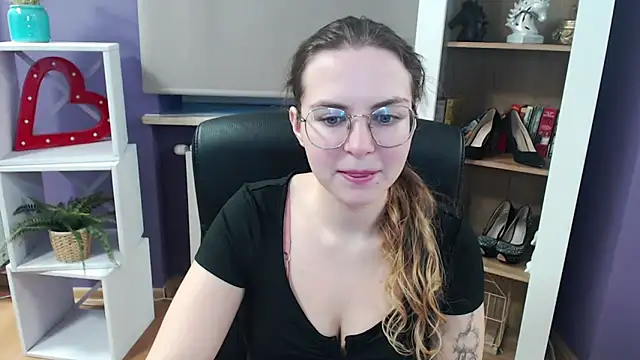 Snapshot of Zoey_Erotic chatting on March 6, 2025, 5:24 am Zoey Erotic online show from March 6, 2025, 5:24 am