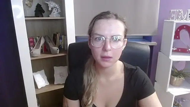 Snapshot of Zoey_Erotic chatting on September 15, 2025, 4:23 am Zoey Erotic online show from September 15, 2025, 4:23 am