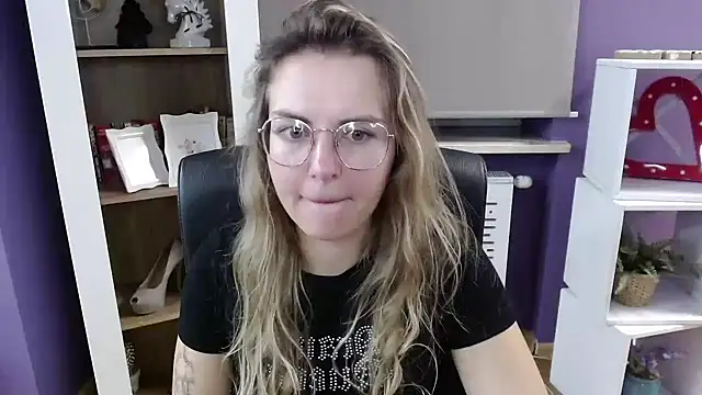 Snapshot of Zoey_Erotic chatting on October 6, 2025, 4:32 am Zoey Erotic online show from October 6, 2025, 4:32 am