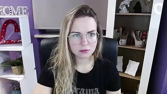 Snapshot of Zoey_Erotic chatting on October 22, 2025, 4:24 am Zoey Erotic online show from October 22, 2025, 4:24 am