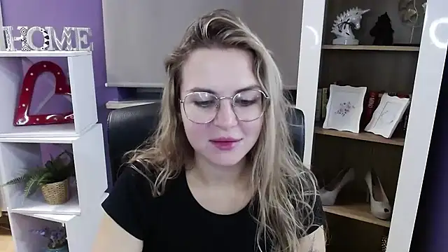 Snapshot of Zoey_Erotic chatting on October 27, 2025, 5:22 am Zoey Erotic online show from October 27, 2025, 5:22 am