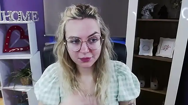 Zoey Erotic online show from March 16, 2026, 5:35 am