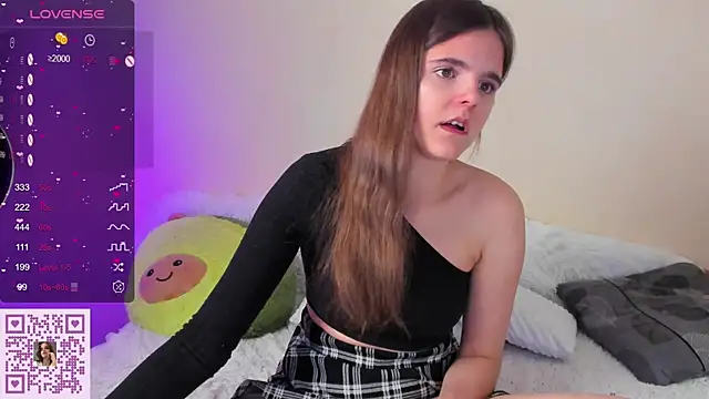 Snapshot of Ema_X_Love chatting on September 30, 2025, 7:52 pm Ema X Love online show from September 30, 2025, 7:52 pm