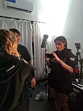 Elnonoykeila77 online show from September 17, 2025, 11:39 pm