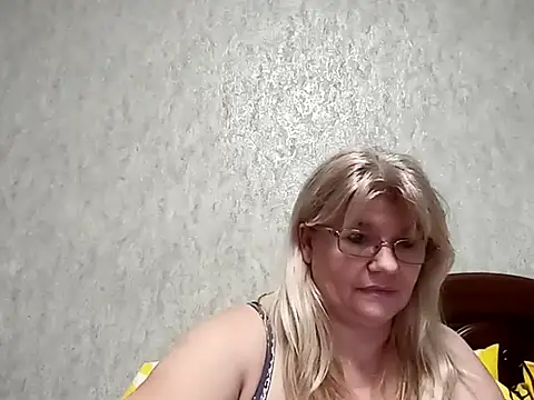 Snapshot of Diana_49 chatting on February 2, 2025, 5:37 pm Diana 49 online show from February 2, 2025, 5:37 pm