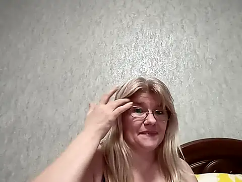 Snapshot of Diana_49 chatting on February 3, 2025, 6:17 pm Diana 49 online show from February 3, 2025, 6:17 pm