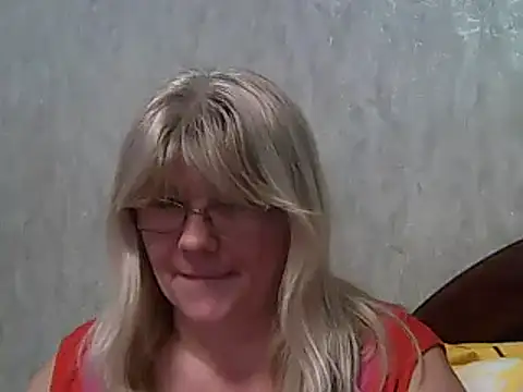 Snapshot of Diana_49 chatting on February 6, 2025, 6:02 pm Diana 49 online show from February 6, 2025, 6:02 pm