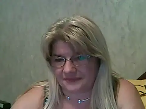 Snapshot of Diana_49 chatting on February 12, 2025, 6:40 pm Diana 49 online show from February 12, 2025, 6:40 pm