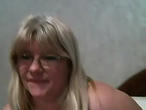 Snapshot of Diana_49 chatting on February 23, 2025, 12:16 pm Diana 49 online show from February 23, 2025, 12:16 pm