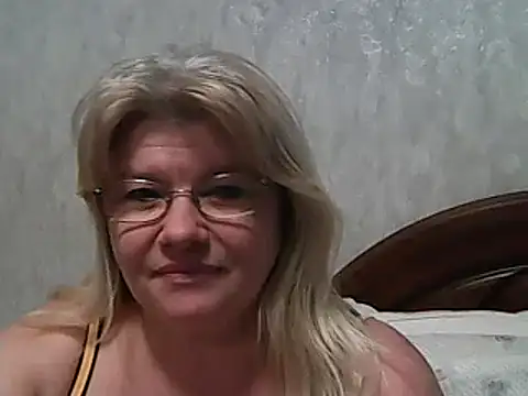 Snapshot of Diana_49 chatting on March 4, 2025, 5:24 pm Diana 49 online show from March 4, 2025, 5:24 pm