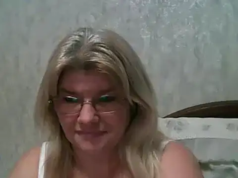 Snapshot of Diana_49 chatting on March 5, 2025, 7:49 am Diana 49 online show from March 5, 2025, 7:49 am