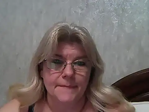 Snapshot of Diana_49 chatting on March 9, 2025, 4:11 pm Diana 49 online show from March 9, 2025, 4:11 pm