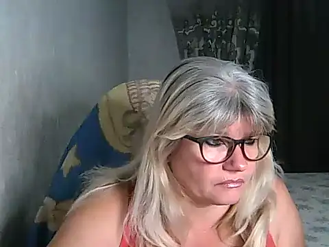 Snapshot of Diana_49 chatting on September 28, 2025, 7:36 am Diana 49 online show from September 28, 2025, 7:36 am