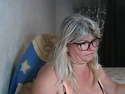 Snapshot of Diana_49 chatting on October 3, 2025, 7:49 am Diana 49 online show from October 3, 2025, 7:49 am