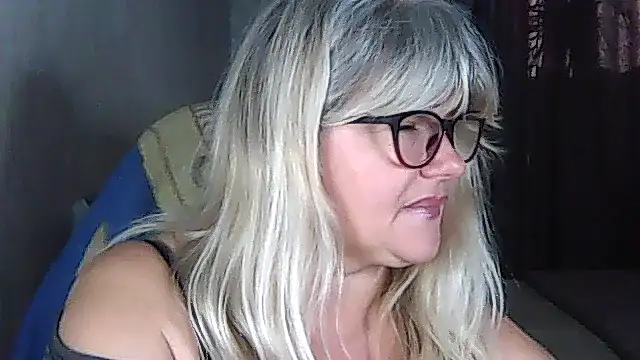 Snapshot of Diana_49 chatting on October 31, 2025, 9:54 am Diana 49 online show from October 31, 2025, 9:54 am