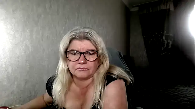 Diana 49 online show from April 22, 2026, 7:33 am