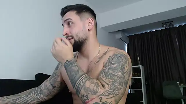 Snapshot of _DylanGreen chatting on November 1, 2025, 9:33 am  DylanGreen online show from November 1, 2025, 9:33 am