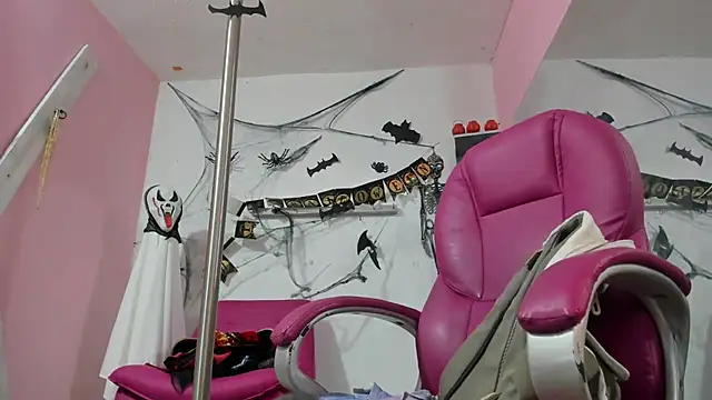 Snapshot of CAMILA--REY chatting on October 23, 2025, 10:30 pm CAMILA--REY online show from October 23, 2025, 10:30 pm