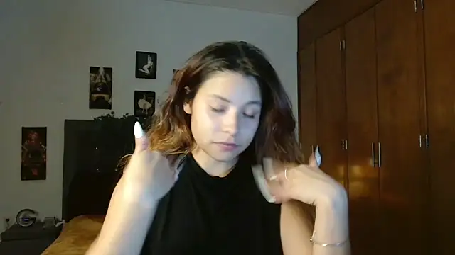 3littleschoolteens online show from November 24, 2025, 6:46 am