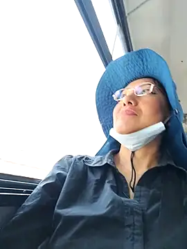 LaInsaciableIntensa online show from September 18, 2025, 4:42 pm