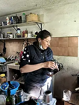 LaInsaciableIntensa online show from December 21, 2025, 4:14 pm