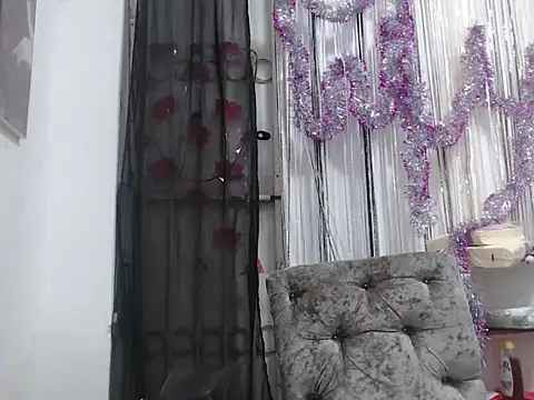 Snapshot of heyline_milf chatting on December 21, 2024, 12:49 pm heyline milf online show from December 21, 2024, 12:49 pm