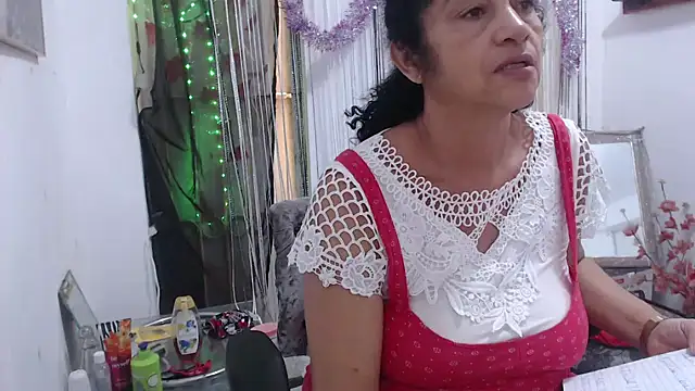 Snapshot of heyline_milf chatting on February 3, 2025, 5:14 pm heyline milf online show from February 3, 2025, 5:14 pm