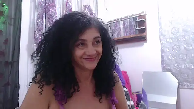 Snapshot of heyline_milf chatting on February 25, 2025, 9:35 pm heyline milf online show from February 25, 2025, 9:35 pm
