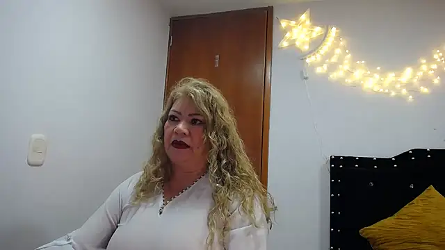 Ursulawhite69 online show from December 7, 2024, 3:04 am