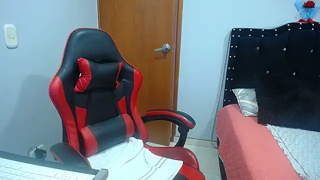 Ursulawhite69 online show from February 18, 2026, 4:47 pm