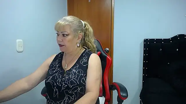 Ursulawhite69 online show from April 24, 2026, 12:35 am