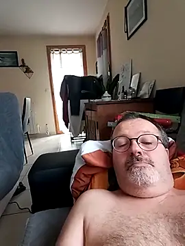 Snapshot of mike9473 chatting on December 5, 2025, 9:29 am mike9473 online show from December 5, 2025, 9:29 am