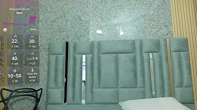 veronicaroose  online show from May 9, 2026, 12:54 pm
