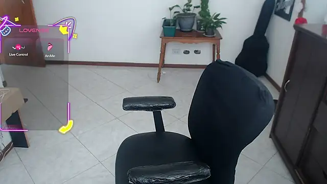 Snapshot of charlottezoe15 chatting on October 14, 2025, 5:14 pm charlottezoe15 online show from October 14, 2025, 5:14 pm