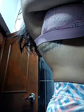 LunaZambrano online show from January 11, 2025, 2:58 pm